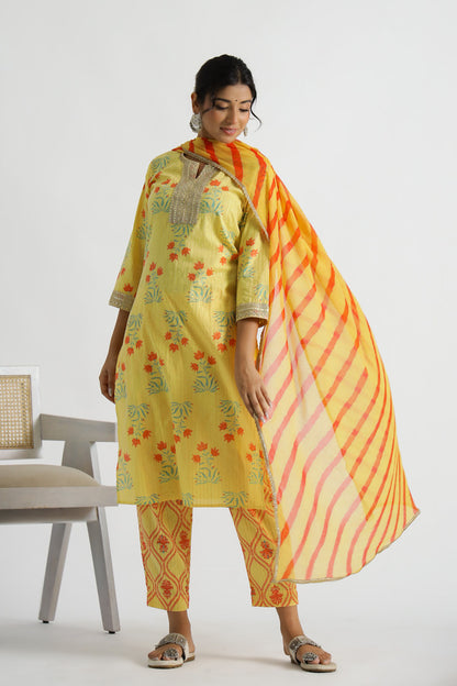 Women Yellow Floral Kurta With Pant And Chiffon Leheriya Dupatta