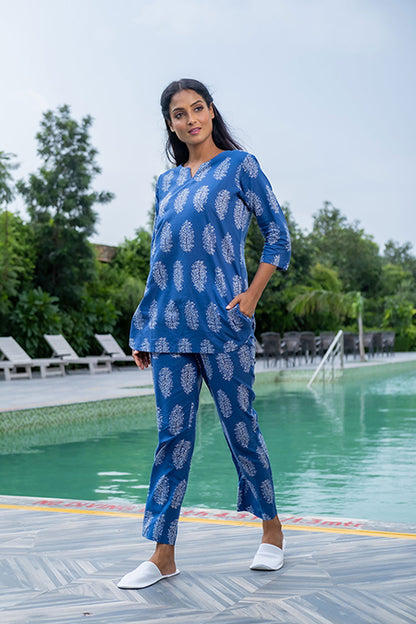 Blue & White Ethnic Printed Straight Cotton Sleepwear