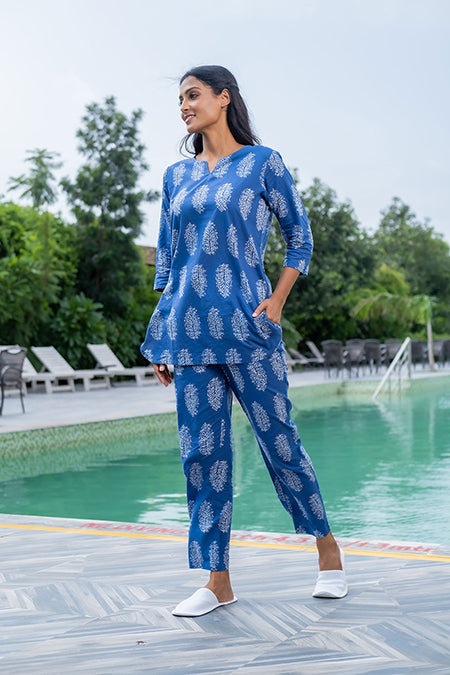 Blue & White Ethnic Printed Straight Cotton Sleepwear