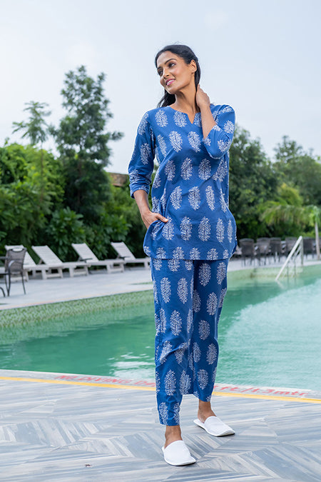 Blue & White Ethnic Printed Straight Cotton Sleepwear