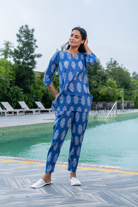 Blue & White Ethnic Printed Straight Cotton Sleepwear